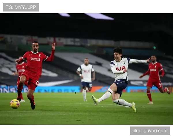 反弹球获利是否算越位？规则如何界定“主动触球”