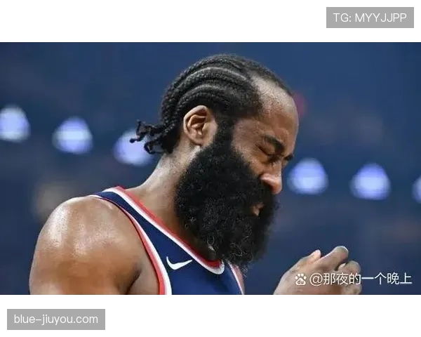 德文·布克球场外的生活跟普通人差太多，连买个冰激凌都像在拍电影