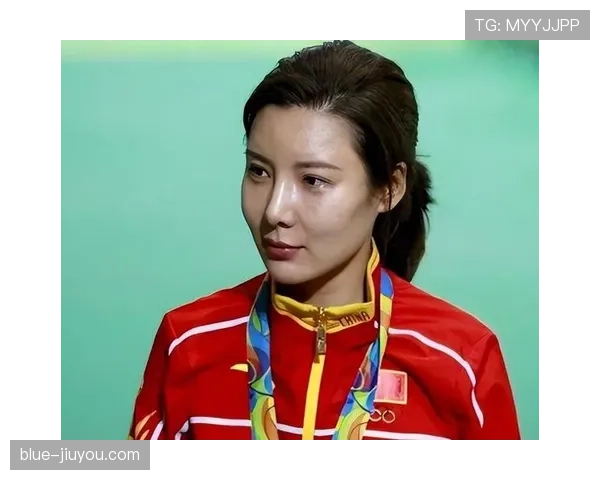 杜丽训练完顺手煮了碗面，这自律程度真不是一般人能扛住的